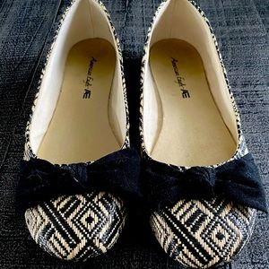 American Eagle Ballet Flats.  Sz.8.5 and fit like narrow.